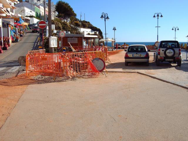 gal/Peter_Belinfante/Roadworks/Carvoeiro 21 tm 28.04.05 00004 roadworks.jpg